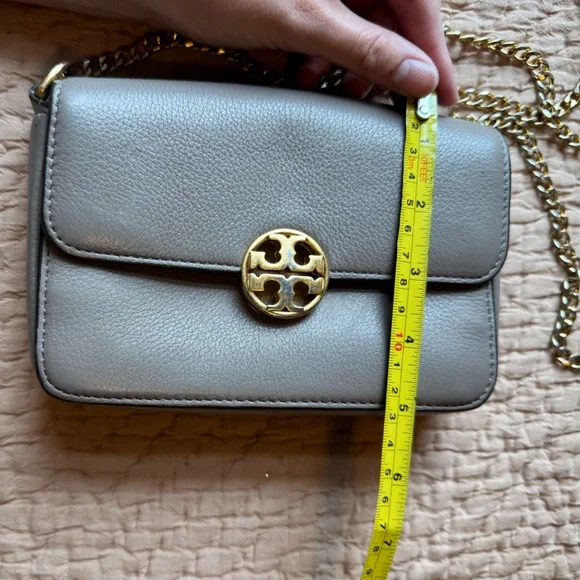 Tory Burch Heron Grey Leather Chelsea Shoulder Bag w Gold Hardware & Chain - Picture 8 of 10